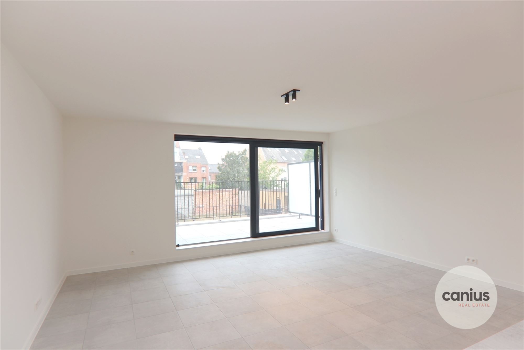 GESCHILDERD NIEUWBOUWAPP. IN HARTJE HASSELT MET 2 SLKS + TERRAS &amp; PARKING - foto 5