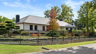 Exclusieve villa in prestigieuze villawijk ‘Zilverkust’ te Rekem – luxueus wonen in een groene oase nabij MaastrichtIn de gegeerde en bosrijke...