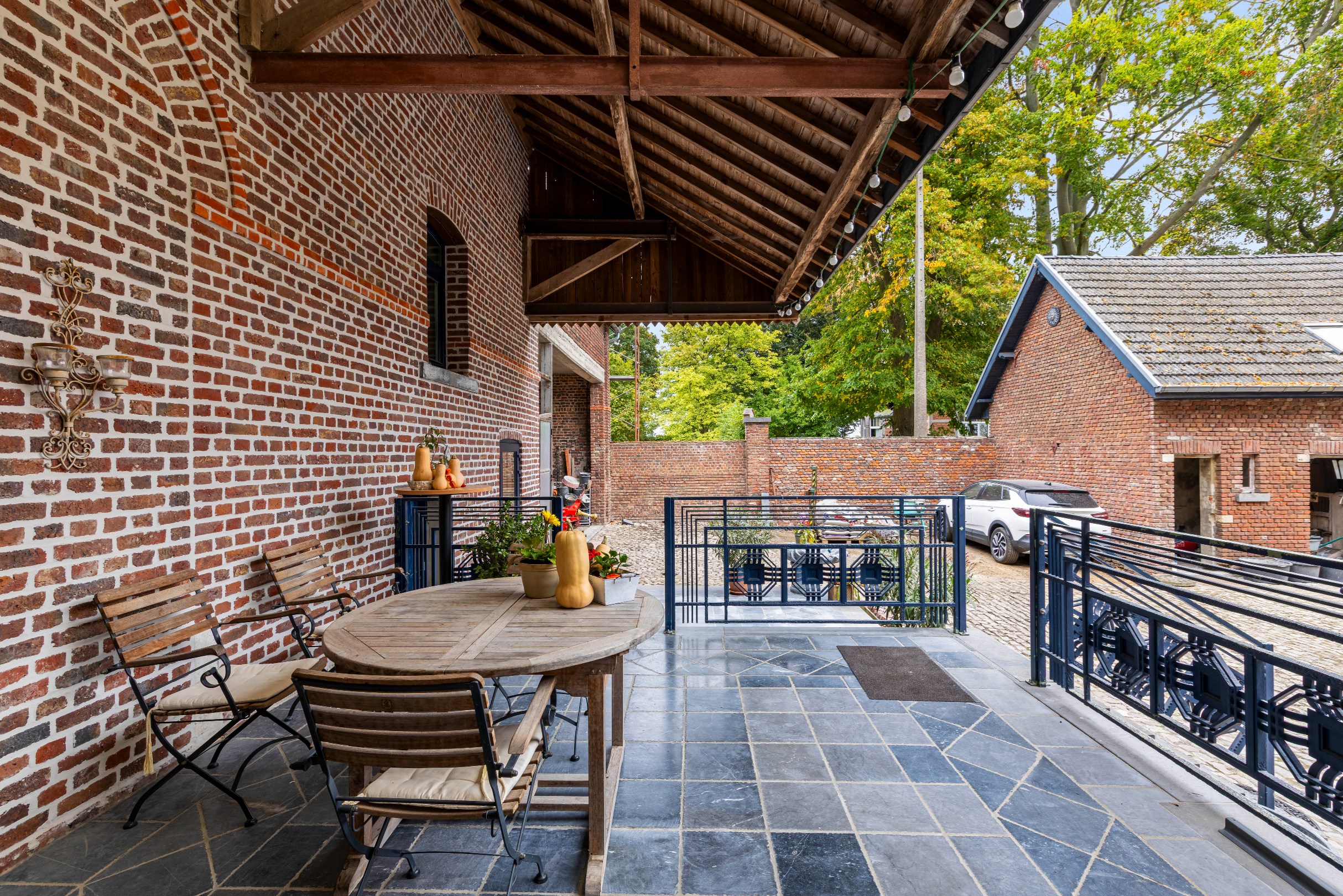 Vierkantshoeve met tal van mogelijkheden, op een perceel van (minstens) 14.233m² - foto 3