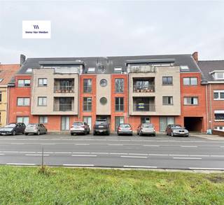 Stijlvol en instapklaar appartement met een lichtrijke leefruimte, twee comfortabele slaapkamers, een volledig ingerichte keuken, bergruimte en...