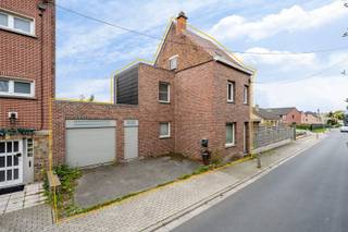 Ben je op zoek naar een eerste eigen stekje dat je helemaal naar jouw smaak kan maken? Deze woning in het centrum van Asse heeft alles in huis om...