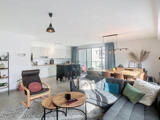 Moderne appartement, gelegen in het hart van Leuven!Het appartement bestaat uit een zeer ruime en lichtrijke leefruimte die toegang biedt tot de open...
