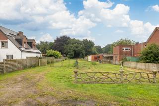 Gelegen op een erg rustige locatie in Sint-Antonius bevindt zich dit mooi perceel bouwgrond van 1852m² voor open bebouwing met bijgebouw/garage...