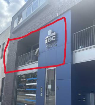 Appartement met 3 slaapkamers, gelegen op de 1e verdieping, beschikbaar vanaf 1 september 2025.