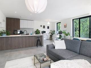 Vous recherchez un appartement de haute qualité et à haut rendement énergétique dans un emplacement privilégié ? Ce bâtiment de haute qualité situé à Burcht allie confort de vie moderne, techniques durables et excellente accessibilité. Grâce à son emplacement calme à proximité de la forêt, vous pourrez y profiter d'un environnement verdoyant, tandis que les écoles, les magasins et les transports en commun sont accessibles à pied. Une opportunité unique pour ceux qui veulent louer confortablement !<br /><br />Disposition de l'appartement :<br />-Hall d'entrée<br />-Toilettes pour invités<br />-Salon lumineux<br />-Cuisine<br />-Rangement<br />-Chambre 1<br />-Chambre 2<br />-Chambre 3<br />-Salle de bain avec douche à l'italienne et toilettes<br />-Terrasse<br /><br />Comprend un parking souterrain privé et un espace de rangement au sous-sol.<br />L'appartement sera disponible à partir du 01/11/2026.<br /><br />Avantages et durabilité :<br />Ce bâtiment a été construit dans une optique d'avenir et offre une facture énergétique très faible. L'appartement a un niveau E extrêmement bas (E-17) et est équipé d'un chauffage et d'un refroidissement géothermiques par le sol, de panneaux solaires, de vitres à haut rendement et d'un système de ventilation D de haute qualité avec récupération de chaleur.<br />Grâce à son emplacement à Burcht, vous pouvez rejoindre Anvers ou Gand en un rien de temps via la E17. Cela en fait le point de départ idéal pour les navetteurs qui souhaitent vivre tranquillement.<br /><br />Vous êtes curieux d'en savoir plus ? <br />Créez votre profil de location sur dewaele.com : à proximité de la propriété, vous verrez un bouton rouge « demander une visite ». Si vous cliquez ici, vous pouvez compléter le profil de location.<br />À bientôt !