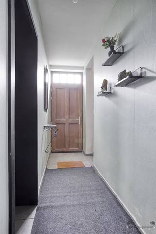 RUIME, INSTAPKLARE GEZINSWONING MET LANDELIJKE CHARME IN BUDINGENWelkom in Budingen, waar modern wooncomfort en landelijke rust elkaar ontmoeten.Deze...