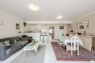 MODERN APPARTEMENT IN MIDDELKERKE MET PANORAMISCH ZEEZICHTDit prachtige appartement van 81 m² bevindt zich in het hart van Middelkerke, een geliefde kustbestemming. Met twee slaapkamers en één badkamer is deze woning ideaal voor families, koppels of als investeringsobject.INTERIEUR EN INDELINGHet appartement beschikt over een zeer functionele indeling met een open woonkeuken, een royale woonkamer en twee ruime slaapkamers. De open keuken is voorzien van moderne voorzieningen en sluit naadloos aan op de leefruimte, wat zorgt voor een optimaal gebruik van de beschikbare ruimte. De woonkamer is licht en uitnodigend, perfect voor gezellige familiemomenten.SLAAPKAMERS EN BADKAMERBeide slaapkamers bieden voldoende plaats voor bedden en ander meubilair. BUITENRUIMTEHet appartement heeft een fijne balkonruimte met royaal uitzicht op Middelkerke. Dit is ideaal om te genieten van het buitenleven, al het mooie weer optimaal te benutten en het bruisende stadsleven te observeren.LIGGING EN BEREIKBAARHEIDMiddelkerke is een levendige kuststad met een directe tram- en busverbinding. Het centrum met winkels, restaurants en strand ligt op loopafstand. De bereikbaarheid is uitstekend, zowel met openbaar vervoer als met de auto.AFWERKING EN STAATHet appartement is in uitstekende staat en voorzien van alle nodige voorzieningen voor comfortabel wonen. De plavuizen vloer is gemakkelijk te onderhouden, en de ruimte is voorzien van goede verlichting.