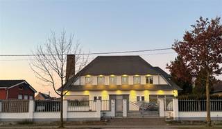 Op zoek naar een ruime, instapklare villa met karakter, luxe en potentieel? Zoek dan niet verder! Deze ruime villa is volledig gerenoveerd, is...