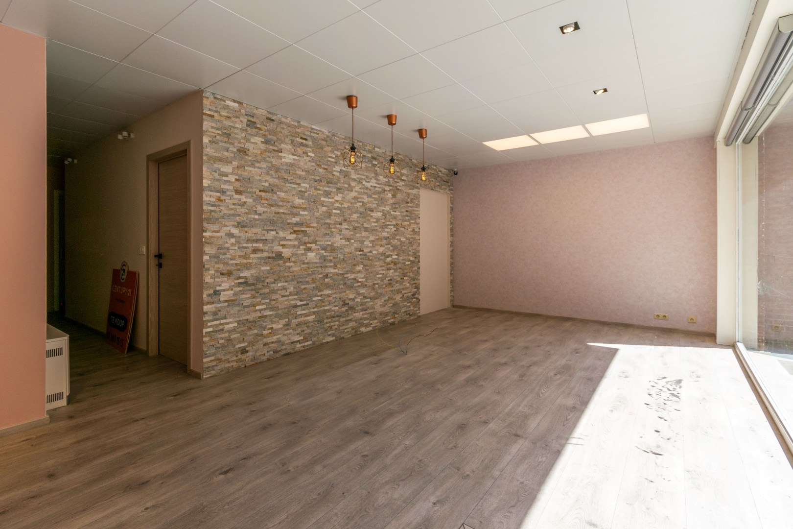 INSTAPKLAAR HANDELS-/KANTOORGELIJKVLOERS (106m²) - foto 3