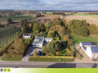Zéér ruime en volledig gerenoveerde vrijstaande villa gelegen in landschappelijk waardevol agrarisch gebied op maar liefst 38a 46ca met 5...