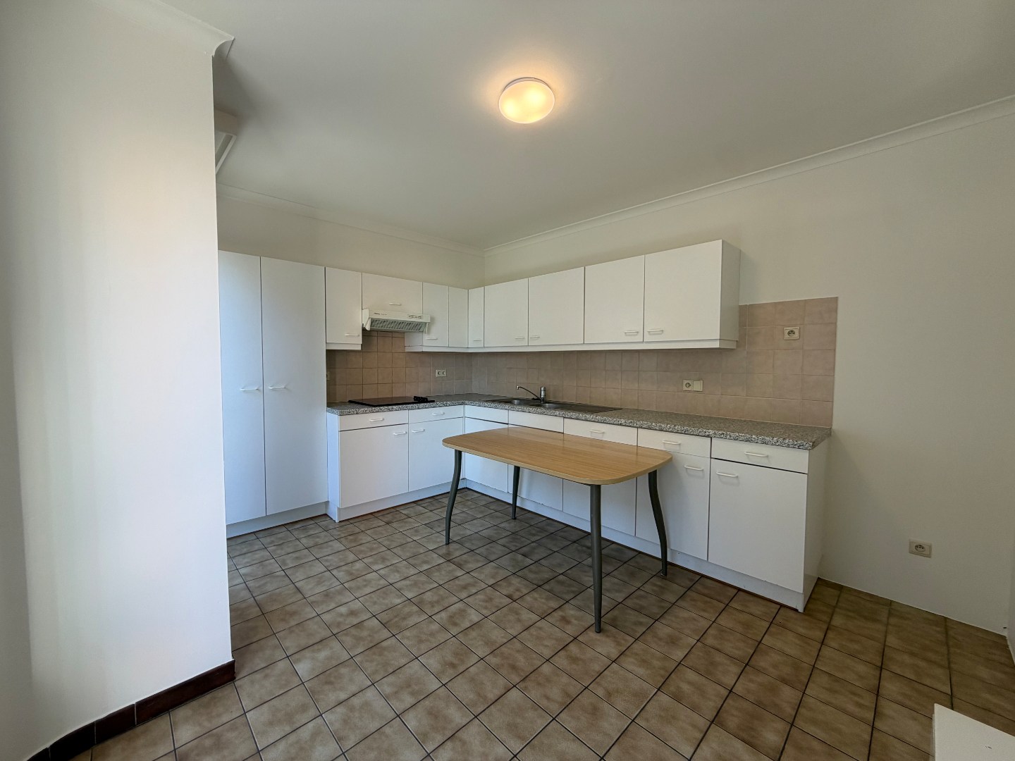 Twee-slaapkamerappartement in het centrum van Tielt. - foto 4