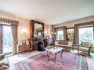 Deze statige villa in Wellen is gelegen op een uitzonderlijk perceel van maar liefst 3ha 79a 93ca met een aangename zuidoostelijke oriëntatie en...