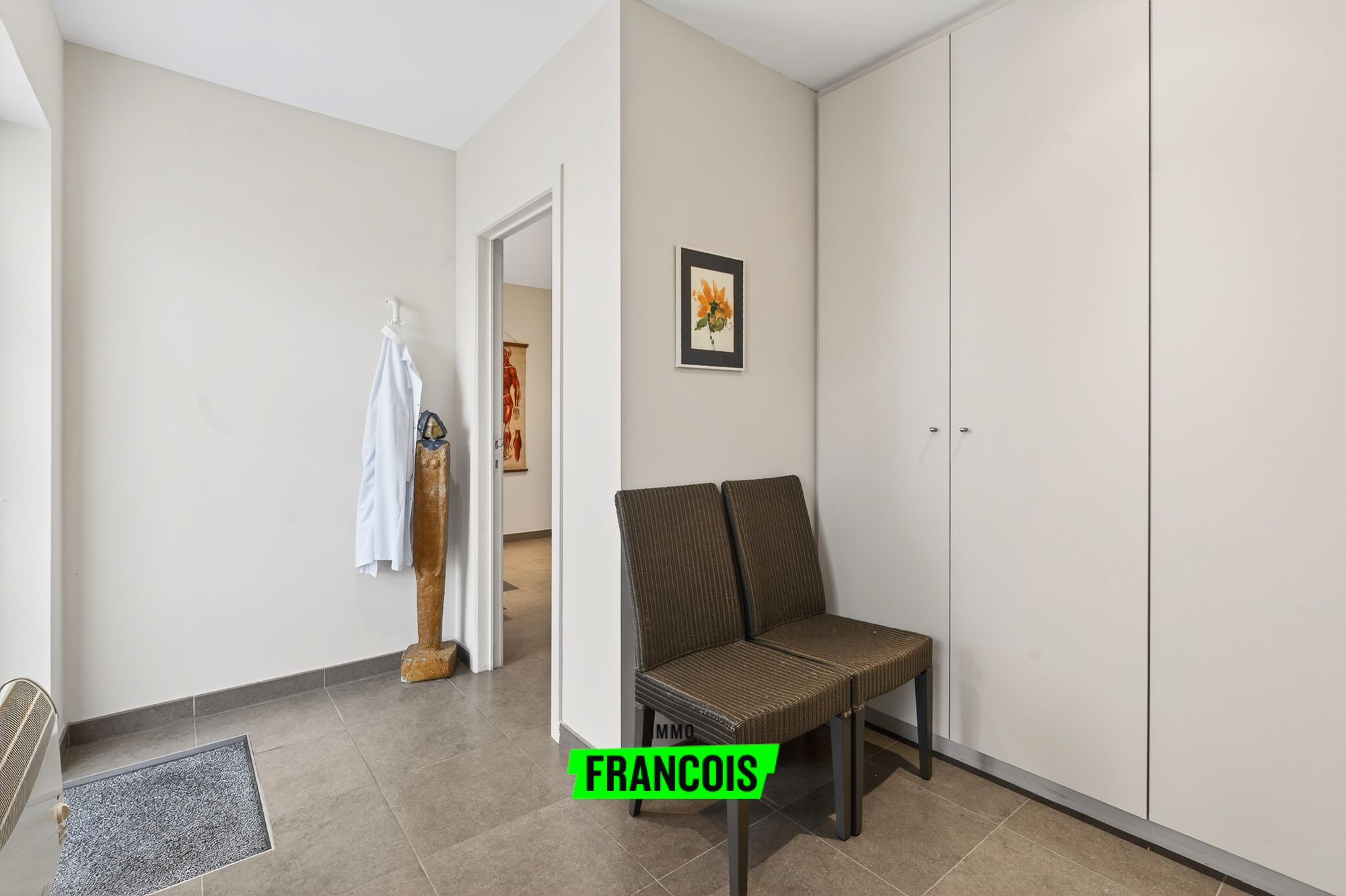 Handelsruimte op centrale ligging te Oostende, ideaal voor allerhande vrije beroepen! - foto 3