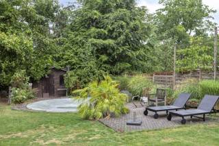 Midden in een weelderige oase van rust, strategisch gelegen op een centrale doch rustige ligging, in een felbegeerde, verkeersluwe en...