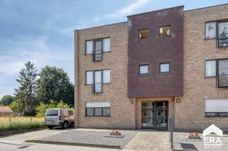 <p>Lichtrijk en ruim (97m²) appartement te koop in Mol!</p>

<p><strong>Mol-Centrum: Instapklaar en energiezuinig 2-slaapkamerappartement met kelderberging en garagebox.</strong></p>

<p> </p>

<p><span>Bent u op zoek naar een verzorgd en instapklaar appartement op een aangename locatie in Mol? Dan is dit lichtrijke en ruime appartement aan de Gasstraat 32 zeker een bezoek waard. Het appartement wordt momenteel verhuurd en is dus ook geschikt als investering! Het appartement is gelegen in een rustige straat op wandelafstand van Mol-Centrum. Winkels, scholen, openbaar vervoer en andere dagelijkse voorzieningen bevinden zich op korte afstand.  Ook op vlak van parkeren is er aan comfort gedacht dankzij de aanwezige garagebox.</span></p>

<p> </p>

<p><strong>Troeven van dit appartement</strong></p>

<ul><li>Geschikt als investering! Huidige huurprijs = €825,- per maand (incl. €85 gemeenschappelijke kosten)</li><li>Lift aanwezig</li><li>Inclusief kelderberging en garagebox</li><li>Lichtrijk, ruim (97m²) en 2 slaapkamers</li><li>EPC B &amp;amp; conforme elektrische installatie</li><li>Heel gunstige ligging nabij Mol-Centrum in een rustige straat</li><li>Terras met W-oriëntatie</li><li>Asbestvrij</li></ul>

<p>Indeling: zie plannen in bijlagen.</p>
