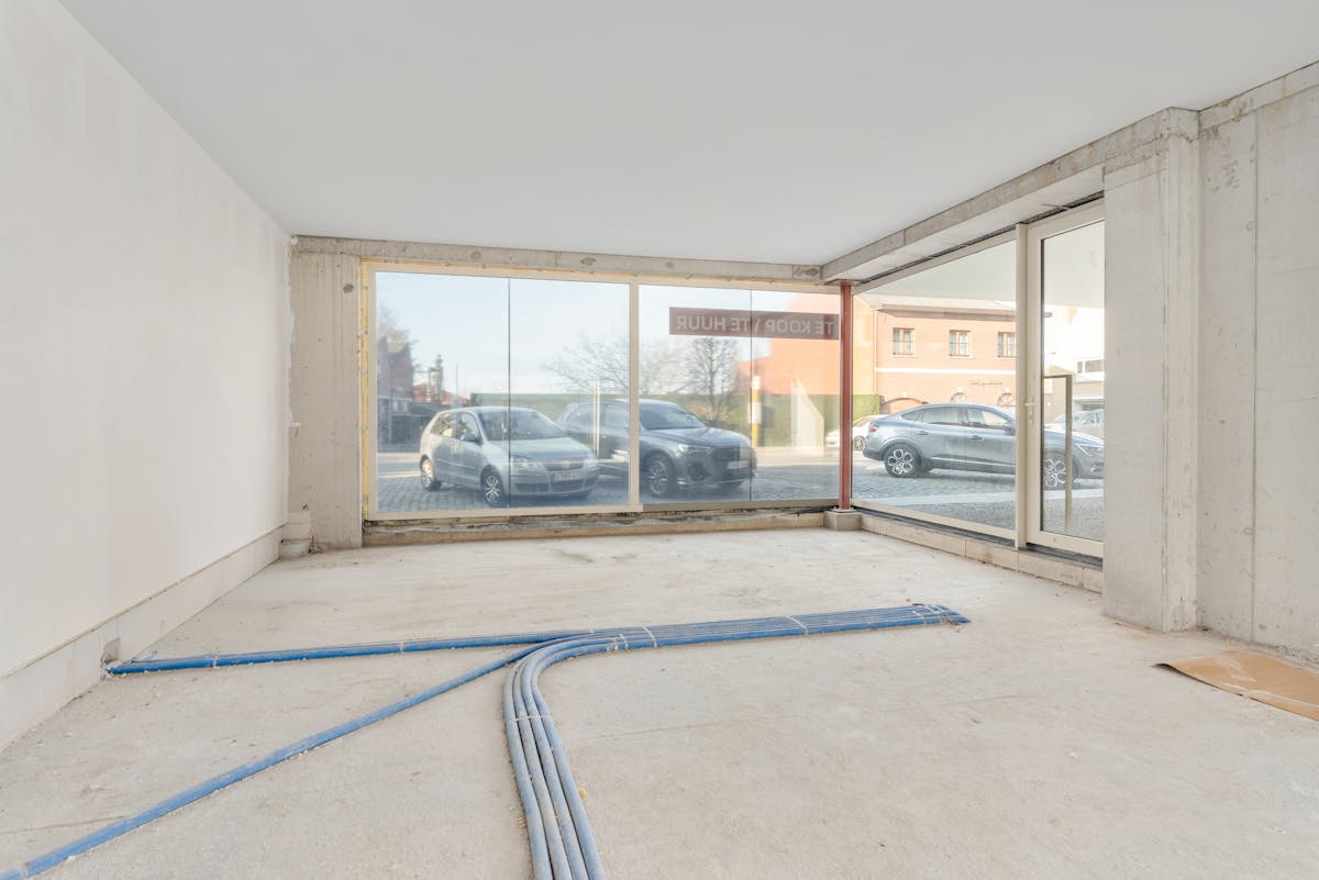 Casco gelijkvloers handelspand te koop nabij centrum Vichte - foto 4