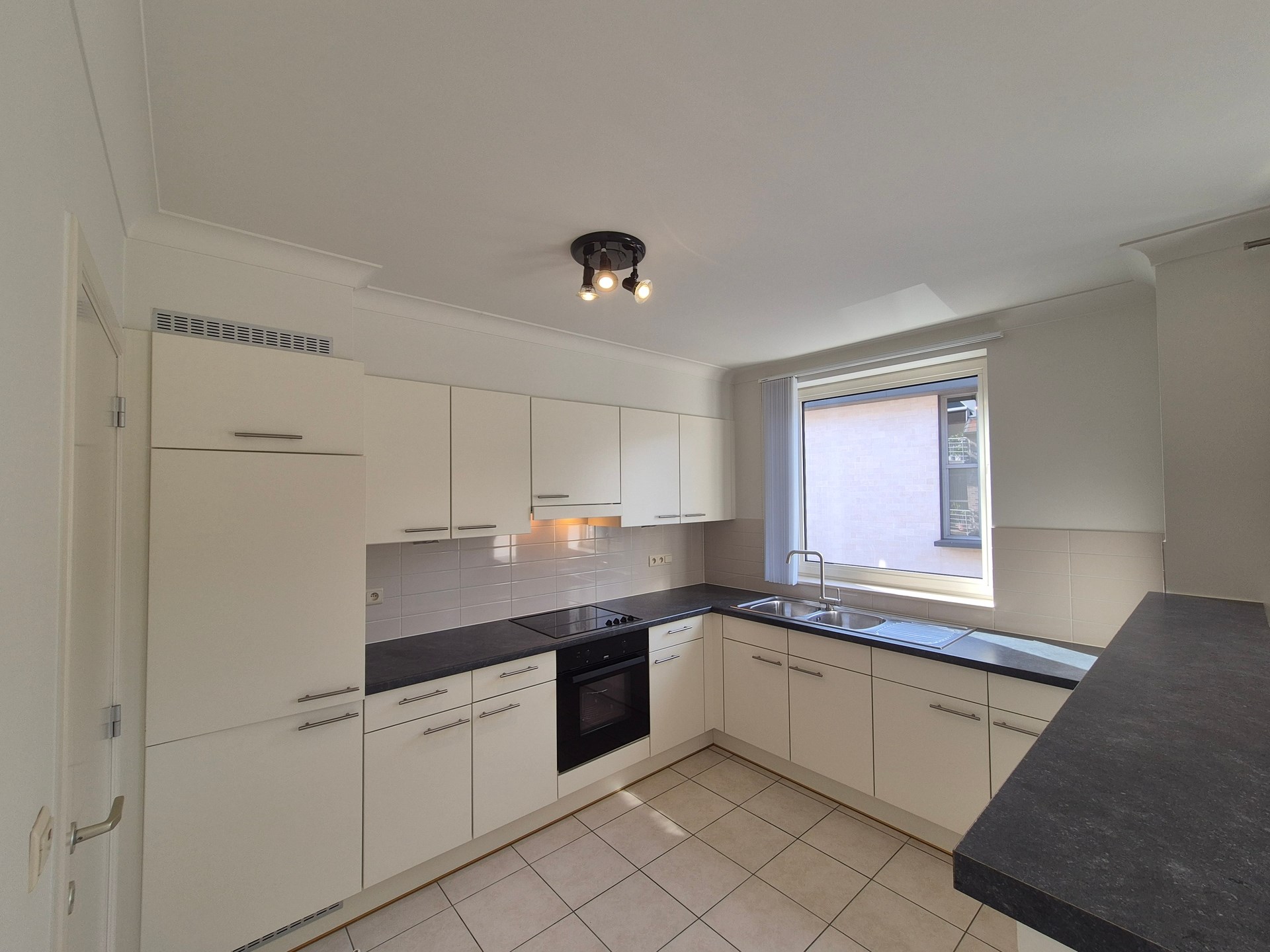 Move-in-ready 2-bedroom apartment with terrace and lift — central Wetteren - photo 4