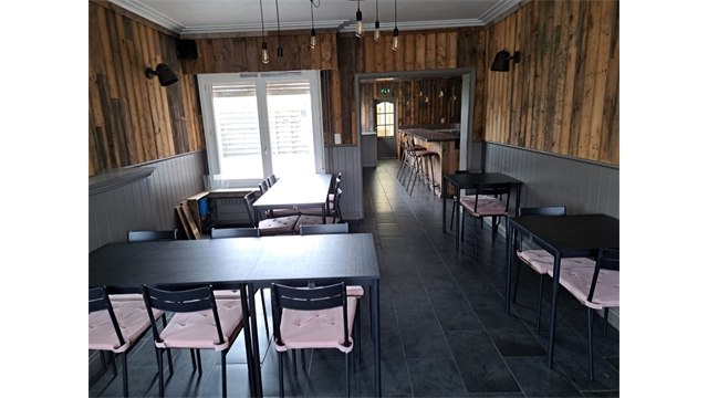 Een goed gelegen eigendom met commercieel gelijkvloers, appartement op de 1°verd en zolder met mogelijkheden tot het maken van kamers. - foto 5