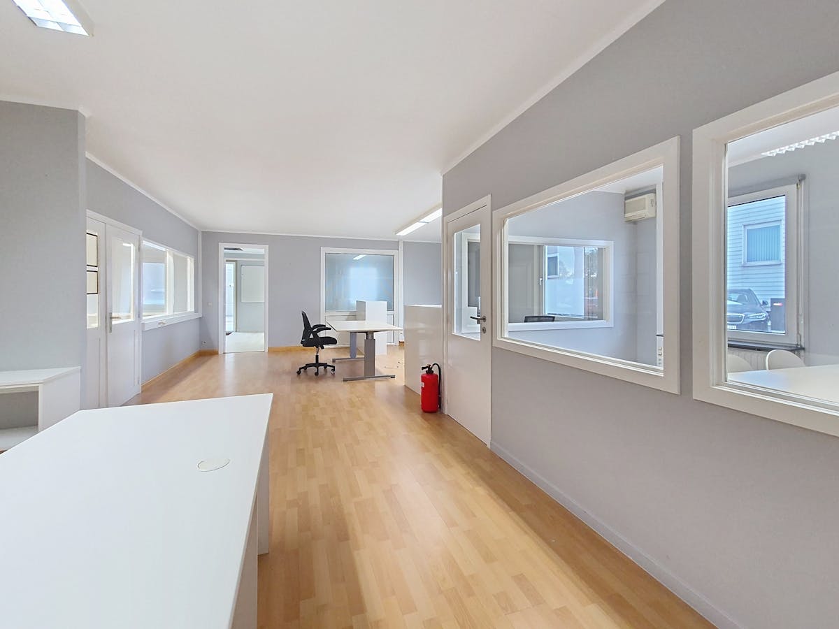 Kantoor (ca. 246 m²) te huur aan de R4 te Gent - foto 1