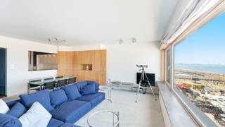 Dit ruime en lichtrijke appartement bevindt zich op de zevende verdieping van een recent gerenoveerde residentie, schitterend gelegen op de...