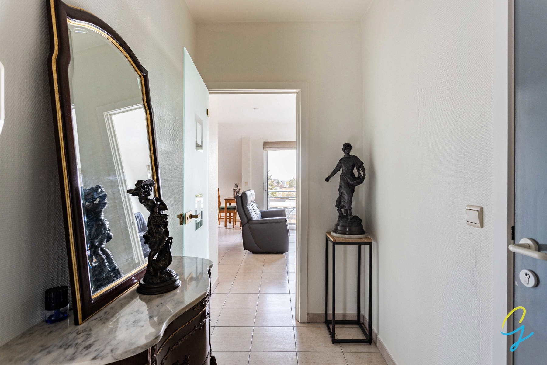 Appartement met 2 slaapkamers en garage te koop in Ronse.  - foto 3