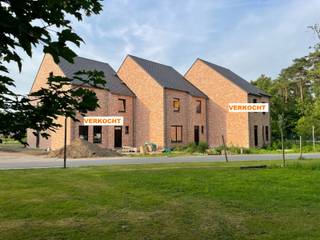 Deze nieuwbouwwoning kan u nu kopen, casco afgewerkt, perfect zuid georiënteerd en op de eerste verdieping beschikt deze woning over 4 slaapkamers...