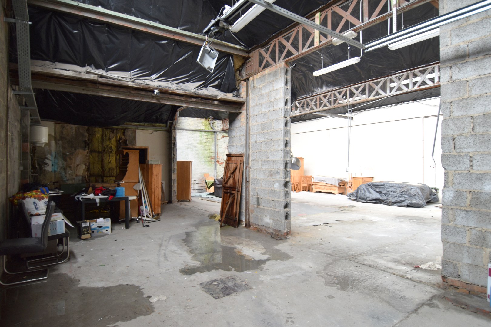 Te renoveren loods met burelen en toonzaal te Marke - foto 5