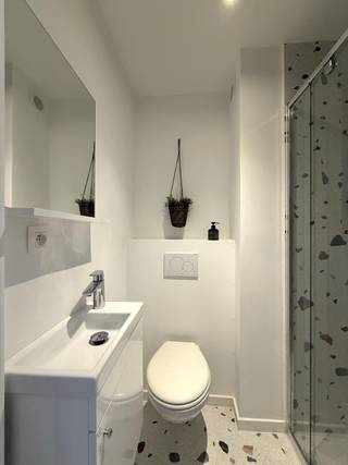 <p><strong>Bright and pleasant studio near Bourgoyen</strong></p>
<p>EPC: B<br />Mobiscore: 9.1/10</p>
<p>Within walking distance of shops, public transport and the vibrant city life of Ghent, you will find this fully renovated studio. Thanks to its central location, you can enjoy a quiet environment while staying close to all amenities. Ideal for first-time tenants, parents with studying children, or anyone looking for a practical and affordable home.</p>
<p>This modern studio has been completely renovated and features a fitted kitchen, a bathroom with shower, single washbasin and toilet, as well as a sleeping area. The studio is heated with a heat pump.</p>
<p>The building contains a total of 6 studios and 1 apartment, creating a small-scale and pleasant living atmosphere.</p>
<p>Ideal for first-time tenants, parents with studying children,…</p>
<p><strong>CONTACT LAURA</strong> at +32 473 41 35 62 or via info@vicusvastgoed.be</p>