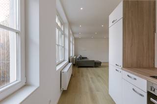 Contacteer Eva via 0475 69 38 22 of eva@vicusvastgoed.be voor meer info of een bezoek!Startprijs: €179.000Dit volledig gerenoveerde appartement ligt...