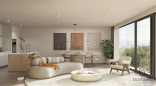 <p><span>2° VERDIEPING : een appartement aan de rand van het centrum van Brasschaat, de werken van deze prachtige NIEUWBOUW Residentie PARKHOF starten lente 2025. </span></p><p><span> </span></p><p><span>Kopen aan 6% btw op de constructies is hier mogelijk zowel voor enige/eigen woonst als voor investeerders (15j verhuur). Wij informeren u er graag over.</span></p><p><span> </span></p><p><span>In een modern gebouw met lift bevindt dit appartement zich op de 2de verdieping.  Het omvat inkomhal, gastentoilet, leefruimte met ingerichte open keuken voorzien van alle nodige toestellen, berging, wasplaats met aansluiting voor wasmachine en droogkast, twee slaapkamers, dressing, twee ingerichte badkamers, een TV kamer die mogelijks een derde slaapkamer kan worden en een terras (9 m²).  De indeling en afwerking wordt met u persoonlijk besproken, hiervoor zijn budgetten voorzien in het lastenboek.  </span><span>De ondergrondse parking zorgt ervoor dat thuiskomen in alle comfort kan gebeuren, voor dit appartement zijn er standaard 3 fietsplaatsen voorzien en ondergrondse autostaanplaatsen zijn apart beschikbaar vanaf €25.000. </span></p><p><span> </span></p><p><span>Luxueus wonen in een groene omgeving waar duurzaamheid voor opstaat, dit kan binnenkort in het centrum van Brasschaat waar twee aantrekkelijke gebouwen gestalte gaan geven aan het nieuwe woonproject Parkhof. In dit buitengewoon duurzame concept woont en geniet u van alle luxe in een zeer groene woonomgeving en overal dichtbij. Parkhof omvat 10 hoogwaardige appartementen, verdeeld over 2 woongebouwen. Aan de kant van de Bredabaan bevinden zich op het gelijkvloers 1 appartement en een notariaat. Op de verdiepingen komen telkens 2 appartementen met 2 of 3 slaapkamers, terwijl een groot penthouse de volledige dakverdieping inneemt. Aan de kant van de Oude Baan komt er 1 appartement op elk van de twee verdiepingen met 3 slaapkamers. Dat betekent dat u hier uw intrek neemt in een woning met een uitzonderlijke gevelbreedte. Om het u makkelijk te maken, is er een toegankelijke ondergrondse parking voor wagens, eenvoudig bereikbaar via een rolstoelvriendelijke lift. </span></p><p><span> </span></p><p><span>Qua architectuur legt men de nadruk op moderne, doch tijdloze elegantie en op vlak van duurzaamheid en energieverbruik legt men de lat hier bijzonder hoog dankzij geothermie.  Het project hanteert strengere eisen dan wettelijk verplicht en houdt vooral rekening met de normen van morgen. Dit geeft u de zekerheid dat u gedurende lange tijd voldoet aan de regelgeving. Bovendien wordt uw energieverbruik een stuk budgetvriendelijker én blijft uw woning waardevast.  Voor de opwekking van warmte en de passieve koeling wordt een beroep gedaan op geothermie. Een BEO-veld, dat gebruik maakt van een ondergronds buizennetwerk, verwarmt uw woning tijdens koudere periodes en koelt ze af als het te warm wordt. Ook op vlak van isolatie is dit vooruitstrevend, dankzij de toepassing van ventilatiesysteem D. Het regenwater wordt slim herbenut voor diverse doeleinden.  En als dat nog niet voldoende is, vindt de zon onbelemmerd haar weg naar de appartementen, zo wordt u als bewoner de hele dag overspoeld door natuurlijke licht.</span></p><p><span> </span></p><p><span>Parkhof bevindt zich aan de rand van het centrum van Brasschaat. In deze prikkelende omgeving vindt u alles wat u nodig hebt voor het leven van elke dag: winkels, supermarkten, scholen, administratie … Maar ook als u iets verder moet zijn, de Bredabaan biedt een vlotte verbinding met de E19.  Ondanks de centrale ligging woont u hier in een uitzonderlijk groene omgeving. Recht tegenover de site bevindt zich bijvoorbeeld het Park Van Brasschaat, maar ook het nabijgelegen Peerdsbos leent zich perfect tot onbeperkt genieten in het groen.  Brasschaat leeft! Een terrasje doen bij mooi weer, een lunch meepikken op restaurant, shoppen, een theatervoorstelling bijwonen? <br />Kortom, u bent van harte welkom om de plannen en mogelijkheden te bespreken, de ontspanningsmogelijkheden in de prachtige, klassevolle, comfortabele setting Parkhof zijn alvast legio.</span></p><p><span> </span></p><p><span>Prijzen zijn vermeld excl. kosten, registratie op de grondwaarde en btw op de constructiewaarde, notariskosten en ereloon, aansluitingskosten nutsvoorziening.</span></p><p><span>Contacteer ons voor bijkomende info of plan alvast bij ons op kantoor uw afspraak! www.buytaertimmo.be.</span></p><p><span> </span></p>