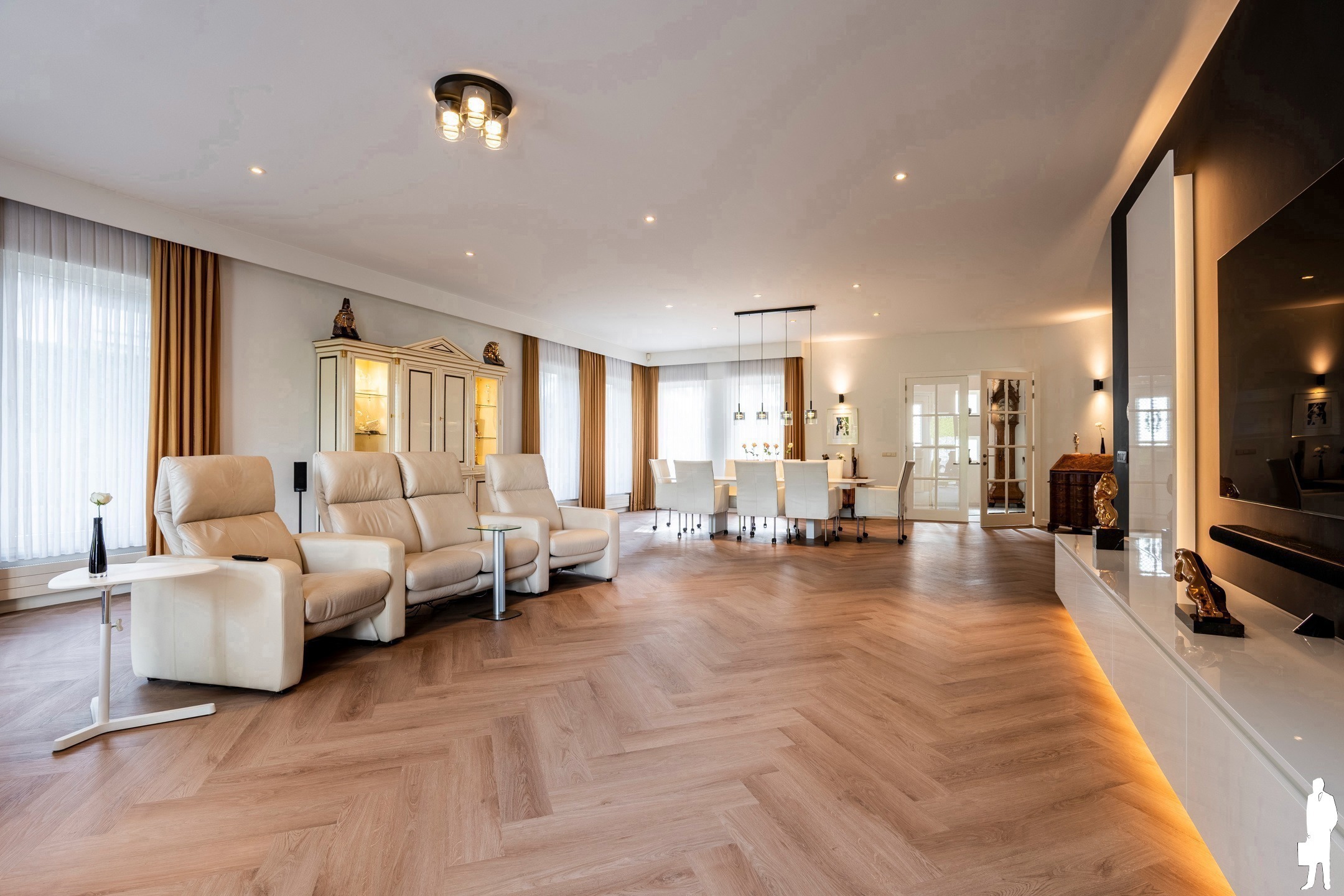 Riante villa (maar liefst 454m² woonopp.) vlakbij Nederland - foto 4