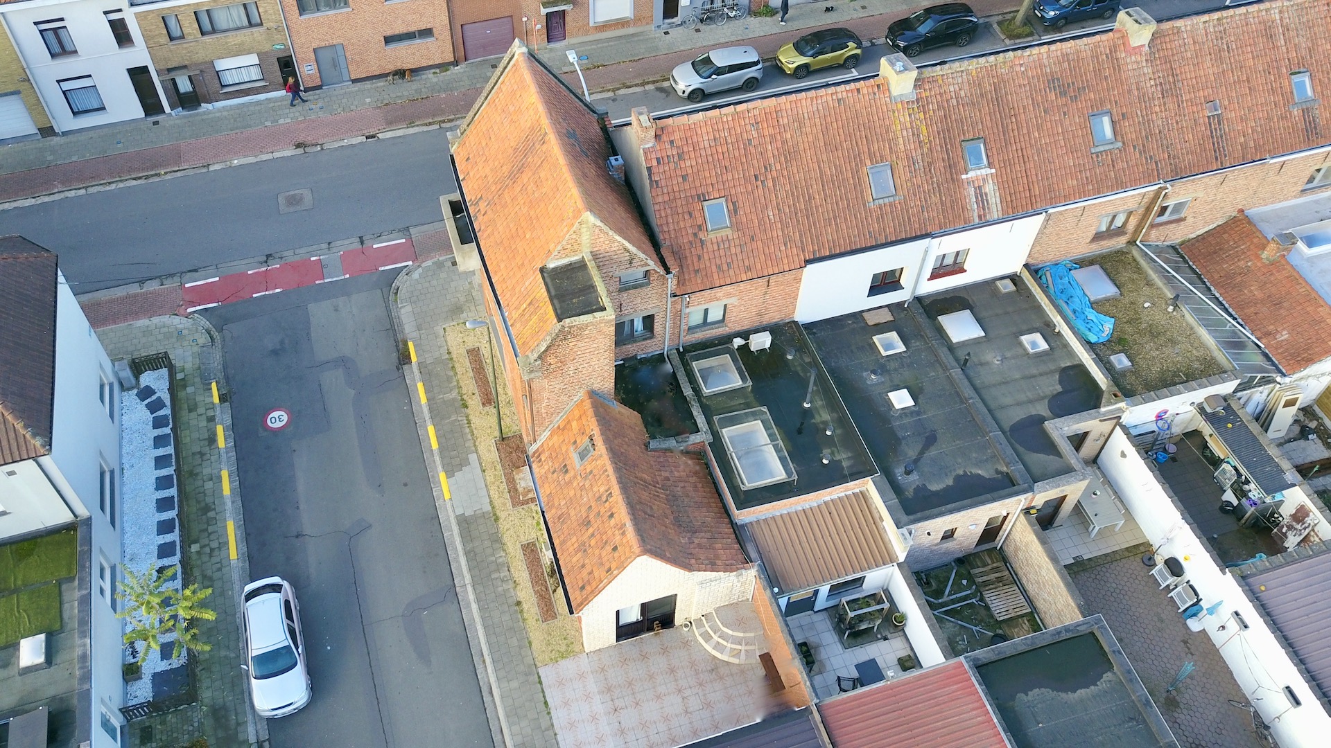 Halfopen charmante woning met 3 slpk en terras voor 300.000 EUR - foto 2