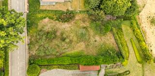 Ce terrain à bâtir de 994m² est magnifiquement situé au pied du Kluisbos, bénéficiant d’une superbe VUE. Beaucoup de potentiel. Permis disponible...