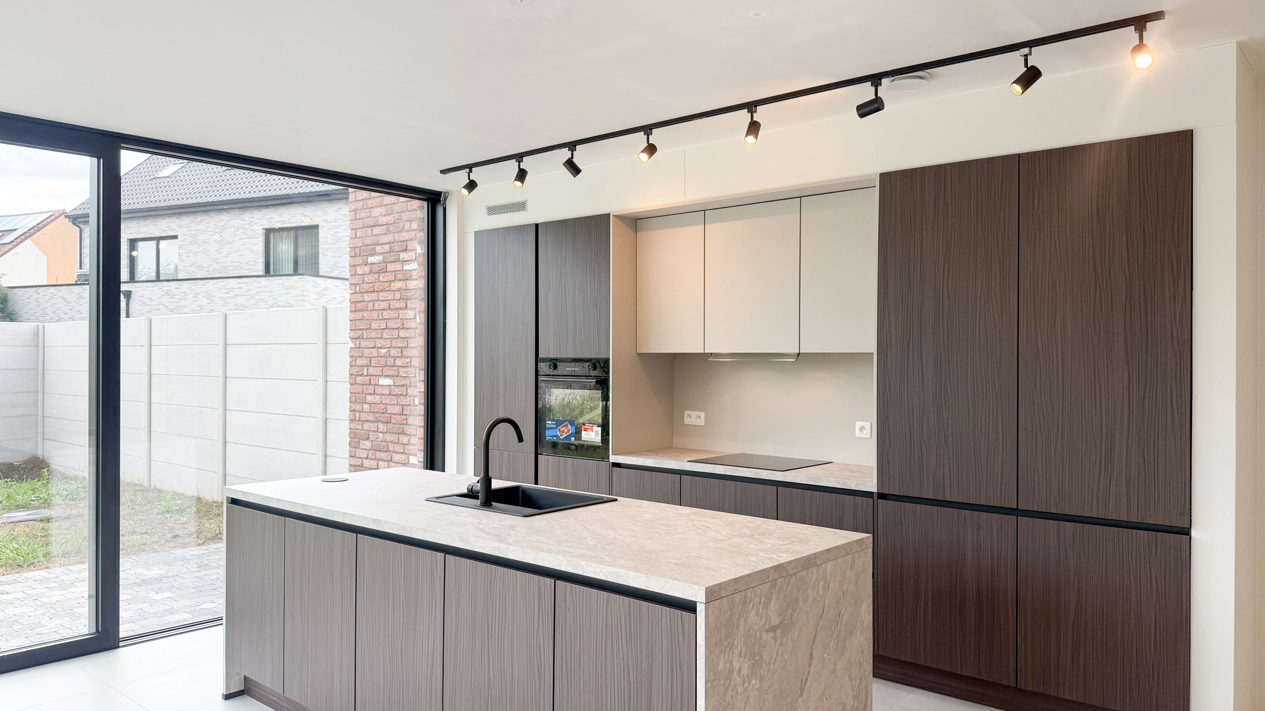 Kwalitatief afgewerkte nieuwbouwwoning op centrale ligging! - foto 5