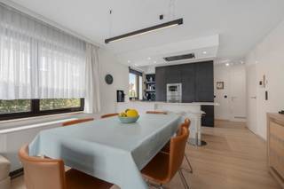 -Idesbald : Op de grens van Sint-Idesbald en Koksijde, nabij Ster der Zee en het openbaar vervoer, vindt u dit lichtrijke appartement van 82 m² met...