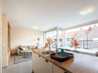 Op zoek naar een energiezuinig appartement op een topligging? Dit moderne appartement met 2 slaapkamers bevindt zich in de recente Residentie Jozef Duthoy in WAREGEM, vlakbij het centrum en alle voorzieningen.<br />De lichtrijke leefruimte met grote raampartijen zorgt voor een aangenaam open gevoel en sluit naadloos aan op de prachtige, volledig uitgeruste open keuken. Dankzij de twee terrassen geniet je op elk moment van de dag van zon en buitenruimte.<br /><br />TROEVEN:<br />* Recente en energiezuinige residentie<br />* Topligging vlakbij het centrum<br />* Kwalitatieve en stijlvolle afwerking<br />* Inclusief autostaanplaats<br />* Veel lichtinval<br />* 2 terrassen waarvan 1 zuidgericht<br /><br />INDELING:<br />Het appartement bevindt zich op de eerste verdieping en is te bereiken via de lift op trap.<br />Inkomhal met apart gastentoilet, ruime leefruimte met open keuken, praktische berging, twee volwaardige slaapkamers en een moderne badkamer met inloopdouche. Daarnaast beschikt het appartement over twee terrassen en een autostaanplaats. <br /><br /><br />Ben je op zoek naar een tof appartement in Waregem of een interessante investering? Neem dan snel contact met ons op!<br /><br />REF.:LS/26046/TK<br />UC: 34040-G-B/2016/301/EP15712/N088/D01/SD004<br />stedenbouw in aanvraag