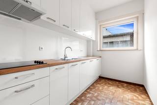 <strong>BEZOEK HET MODELAPPARTEMENT</strong> Instapklaar APPARTEMENT met <strong>1 slaapkamer </strong>aan PARK SPOOR NOORD<strong> sleutel op de deur</strong>. Dit eigendom gelegen in een toekomstbuurt op <strong>100 meter van het park</strong> in een klein gebouw, geen algemene kosten. <strong>Bijna energieneutraal</strong>, eigen <strong>zonnepanelen </strong>met powerbatterij. De ideale <strong>starterswoning </strong>in centrum van Antwerpen.