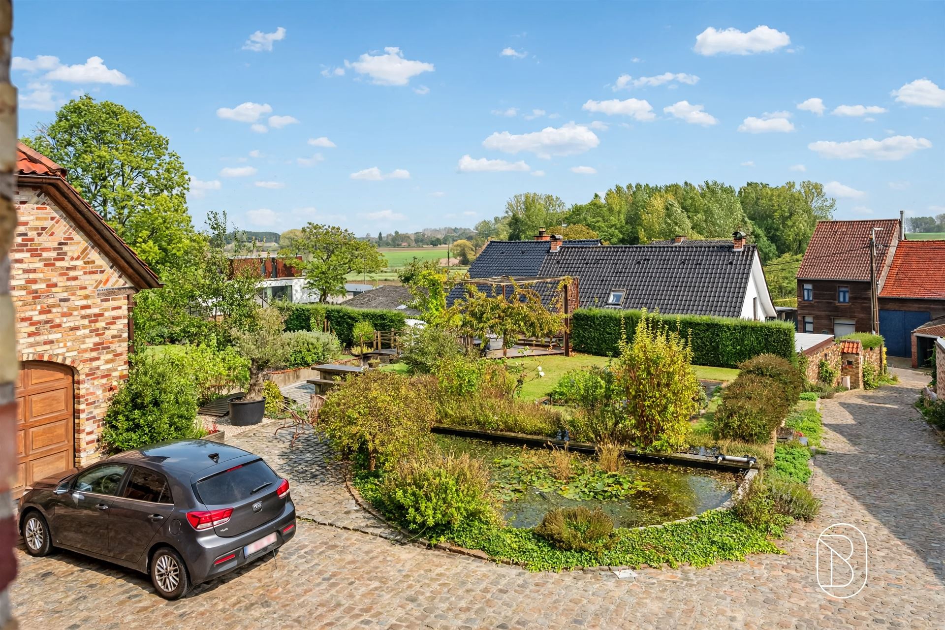 Ruime karakterwoning met 4 slk, grote tuin en charme. - foto 3