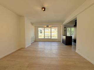 Bezoekmoment zat. 30/5 van 14u - 16u (na afspraak) inschrijven kan via: info@immo-s.com Dit appartement werd in 2026 volledig gerenoveerd en is...