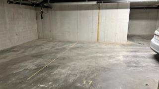 <p>Ondergrondse staanplaats te huur in Spoorwegstraat 19, Evergem.</p><p><br />Een bezoek kan uitsluitend worden aangevraagd via onze website: http://www.vastgoeddevos/te-huur, klik het pand aan en klik vervolgens op "vraag hier uw bezoek aan".</p>