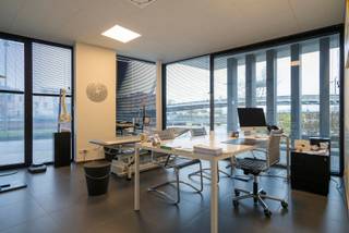 Bent u op zoek naar een kantoorruimte of praktijkruimte op een super aangename locatie? Dan hebben wij de oplossing !!! Met het prachtig zicht op...