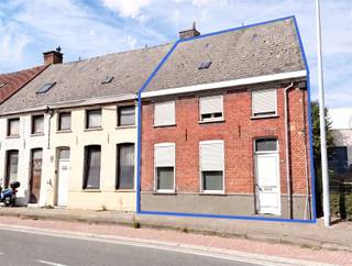 <h1><span>Woning met inkomhall, leefruimte, keuken, berging, badkamer, afzonderlijk W.C</span></h1><h1><span>Verdiep: 3 slaapkamers</span></h1><h1><span>Zolder</span></h1><h1><span>Tuin met tuinbergingen</span></h1><p><span> </span></p>