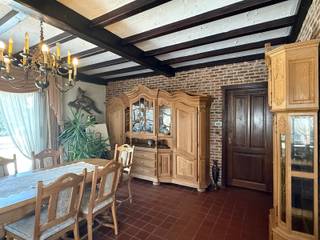 <p>Rustig gelegen gezinswoning op een prachtig perceel van 16a 52ca, met een bewoonbare oppervlakte van 185m² en 4 volwaardige slaapkamers.<br /><br /><span></span>Indeling: inkomhal, apart toilet, lichtrijke leefruimte, eetkamer, keuken, berging, achterinkom, nachthal, 4 ruime slaapkamers, badkamer met douche en ligbad, inpandige garage en kelder.<br /><br />Dankzij de ruime indeling en vier volwaardige slaapkamers is deze woning de ideale gezinswoning. De woning is bovendien volledig onderkelderd en biedt heel wat extra bergruimte en tal van mogelijkheden.<br /><br />Het prachtige perceel van 16a 52ca beschikt over een ruime tuin waar rust, privacy en ruimte centraal staan.<br /><br />Stedenbouwkundige inlichtingen in aanvraag.<br /><br />Interesse? Contacteer ons kantoor voor meer info of een bezoek ter plaatse via 0472/533.946 of mail naar info@immo-b.be!</p>