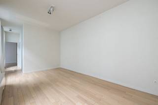 Cool, bright, move-in ready apartment in the trendy St. Andries neighborhood.You enter the building in the common hall, with its high ceilings, cornices and original wooden staircase, after which you step towards the apartment on the second. The entrance hall here has a black tiled floor; a separate guest toilet and connection for your washing machine.From here, it's off towards the open kitchen. This is fully installed and timeless, thanks to its black backsplash, and cabinetry and countertops. You have an electric fire here with built in cooker hood, sleek dark sink, fridge freezer, dishwasher and lots of cabinet space. You easily put a large dining table here, and yet it always feels spacious here, thanks to the high ceilings and windows at the back of the building. The laminate runs nicely into the living area, here you have plenty of room to create a cozy TV nook and place a desk. A huge amount of light enters through the high windows.Through the hall you go towards the bathroom, which itself has a tiled floor, a tiled walk-in shower, double sink with mirror and base cabinet and a towel dryer.The rear bedroom is very spacious at 2 m2, and has the same well-kept laminate flooring as well as a fly window. Bonus: there is already a closet!If interested, please apply via the following link: