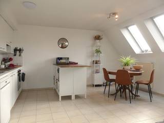 In het centrum van Oudenburg, nabij kleinhandel en openbaar vervoer, kunt u dit gezellig en ruim duplex-appartement aantreffen.Residentie Marcatelli...