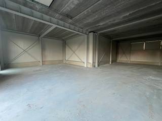 <p><strong>Nieuwbouwproject te Genk - BEDRIJVENPARK KOMPELLAAN</strong><br /><br /></p>
<p>Bedrijvenpark Kompellaan: 21 moderne KMO-units langsheen de Kompellaan in Genk. Dit complex biedt kleine en middelgrote ondernemingen de perfecte plek om te starten, groeien en te innoveren. De unit 1 heeft een oppervlakte van 299m² en beschikt over parkeerplaatsen. De unit wordt casco opgeleverd. Oplevering voorzien uiterlijk 31/12/2025.</p>
<p></p>
<p><strong>KMO-Unit 1</strong></p>
<p>- oppervlakte: 299m²</p>
<p>- staalstructuur met geïsoleerde wanden en dak</p>
<p>- sectionaalpoort 4mbr x 4,2mh</p>
<p>- privatieve parkeerplaatsen</p>
<p></p>
<p>Voor meer info 011/39 90 50 of info@jansenrealestate.be</p>