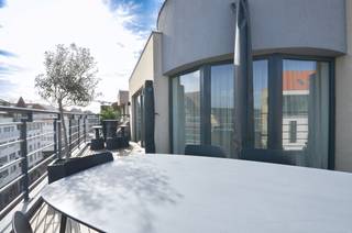 Uniek duplexappartement/penthouse met een weids uitzicht, maximale lichtinval en optimale privacy, gelegen in de Dumortierlaan. Dit...