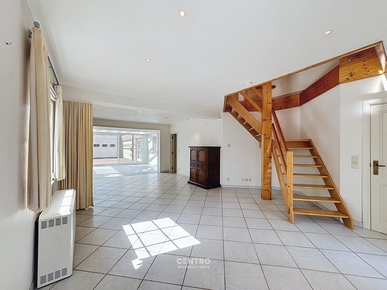 Ruime woning met opslagruimte in aangename omgeving! - foto 4