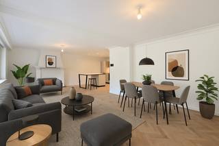 Ontdek dit prachtig gerenoveerde appartement, gerealiseerd met hart en ziel in samenwerking met de betrouwbare vakmensen van Hova Interiors. Hier...