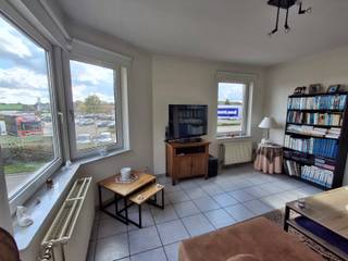 <p>Te huur: Centraal gelegen appartement in Bree</p>
<p>In het hart van Bree, op wandelafstand van winkels, openbaar vervoer en andere voorzieningen, bevindt zich dit aangename appartement van 100m² op het eerste verdiep.</p>
<p>Het appartement beschikt over een lichtrijke living, een aparte keuken, twee slaapkamers, een badkamer, een apart toilet en een praktische berging. Daarnaast hoort er ook een afzonderlijke garage in de kelder bij, wat zorgt voor extra comfort en veiligheid.</p>
<p>Dankzij de centrale ligging en de functionele indeling is dit appartement ideaal voor wie comfortabel en rustig wil wonen met alle faciliteiten binnen handbereik.</p>
<p>📍 <strong>Ligging:</strong> Centrum Bree<br />🚗 <strong>Garage:</strong> inbegrepen (kelder)<br />🏠 <strong>Verdiep:</strong> 1e verdieping<br /><br />Beschikbaar vanaf 01/04/2026<br /><br /></p>
<p>Interesse? Neem gerust contact op voor meer informatie of een bezichtiging. Bezichtigingen vanaf 19/01/2026.</p>